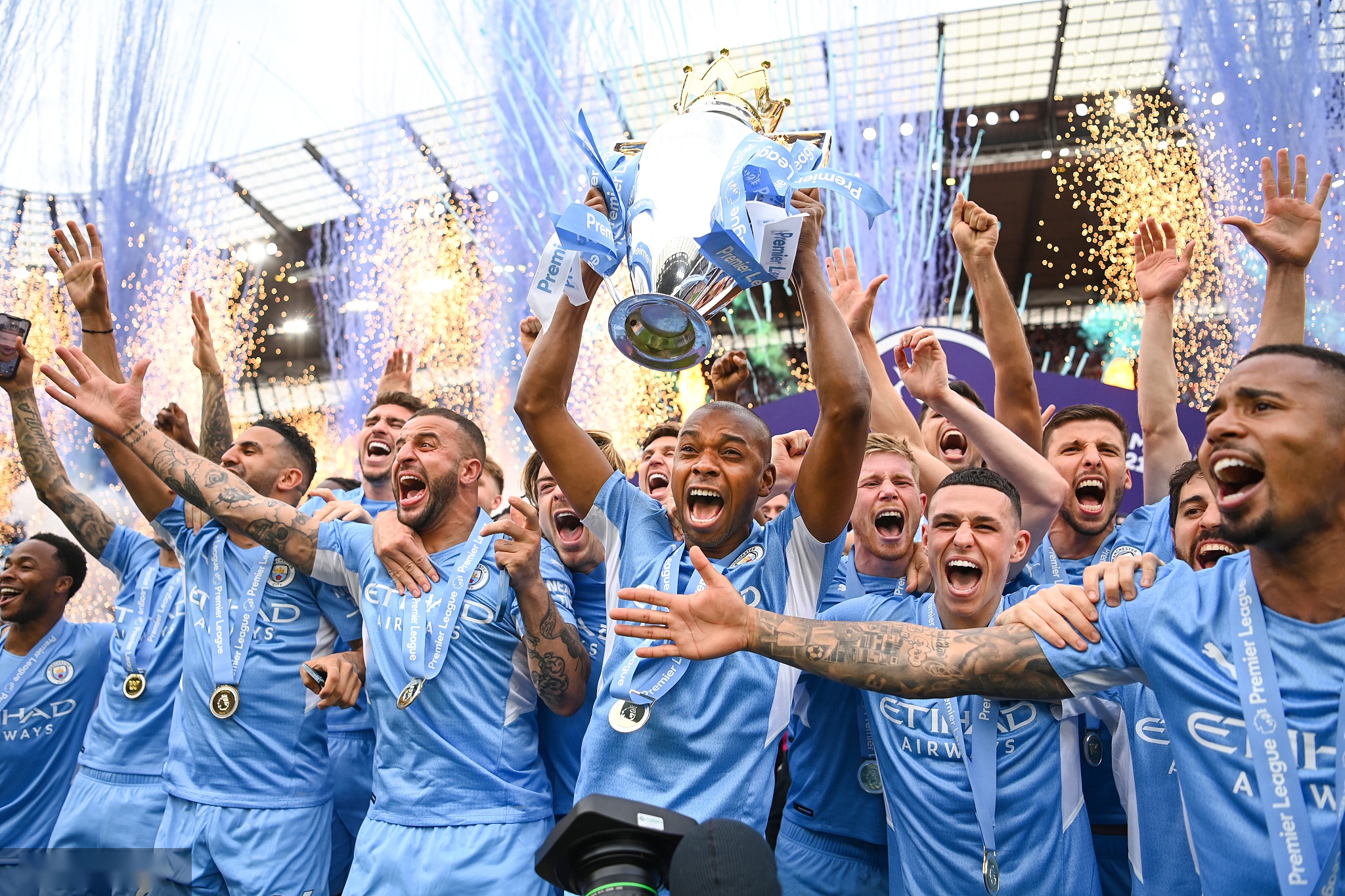 转会市场中 转会市场中